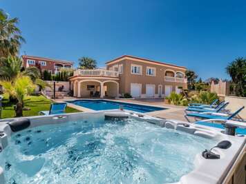 Family Friendly Holiday Villa in Tosalet