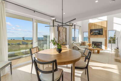 Pocasset Oceanfront: Beach, Hot Tub & Fire Pit!