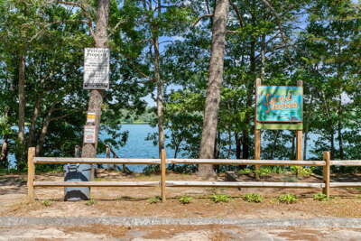 Lakeside Cape Cod Home: Fire Pit & BBQ, Near Beach
