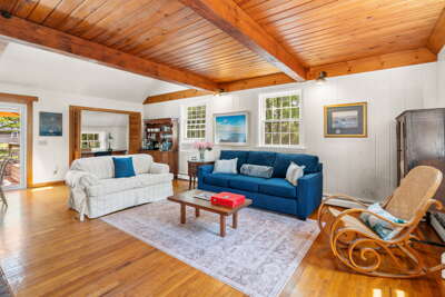 Charming Cape Cod Cottage Fire Pit, Pet Friendly Minutes to the Beach
