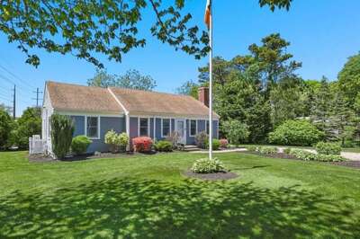 Yarmouth Port Oasis Near Ocean and Beach Fun