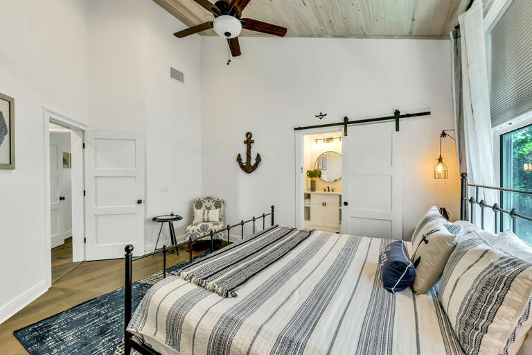 Second Bedroom, King