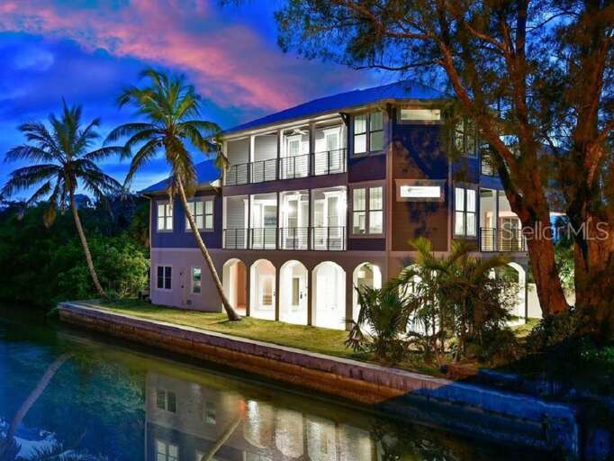 Home located on the canal