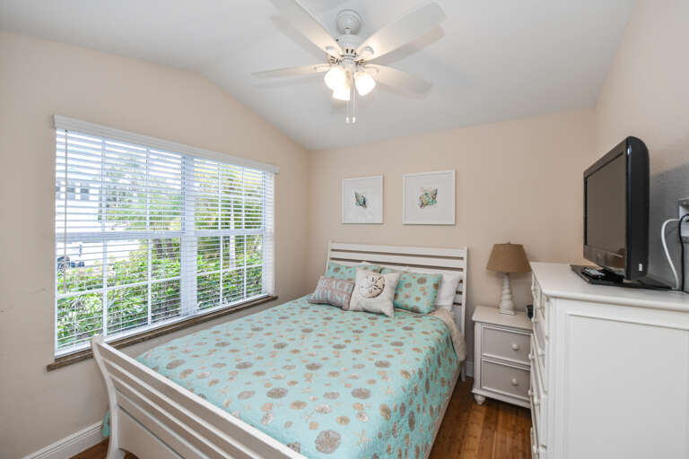 Second Bedroom - Queen