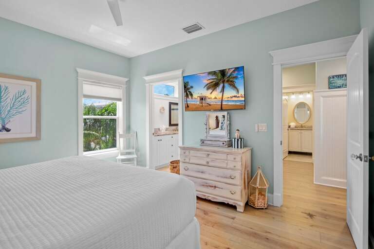 Second Bedroom, King