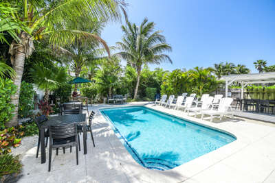 Pool, Outdoor Dining, Outdoor Grills