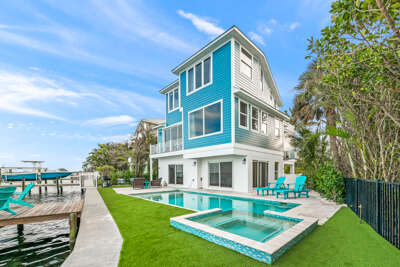 Bayfront Paradise by AMI Locals