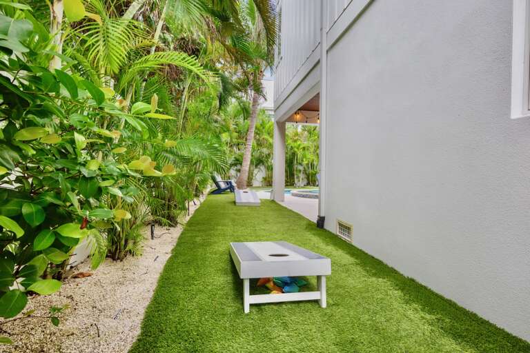 Backyard cornhole