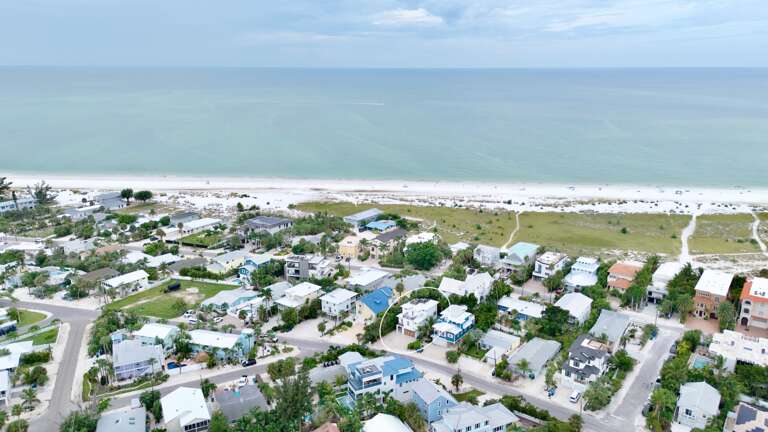 Aerial showcasing prime location