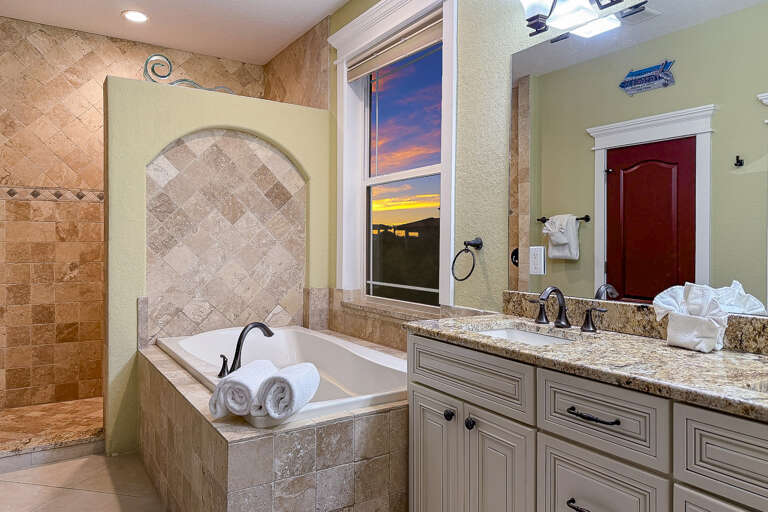 Primary Bathroom - Ensuite Soaking Tub