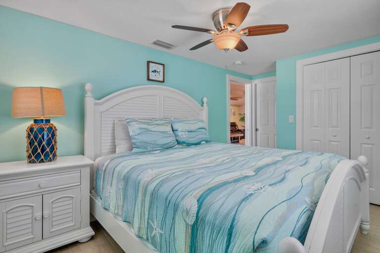 Second Bedroom, Queen