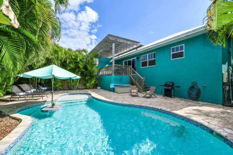 Private Pool and Swim up Bar