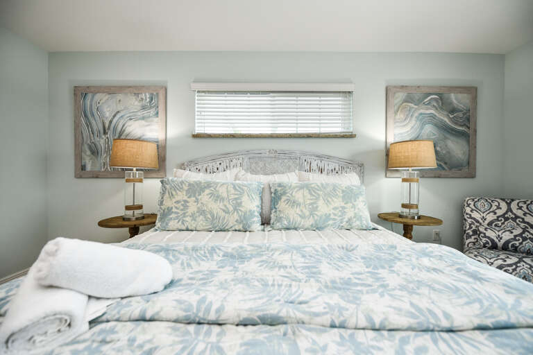 Queen-Bed Guest Room
