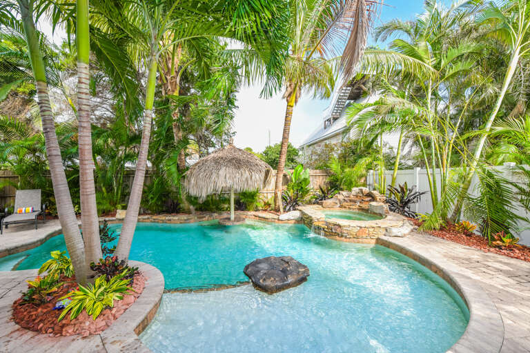 Drinks Island in the Pool