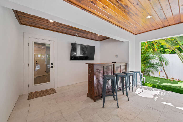 Outdoor Bar and TV