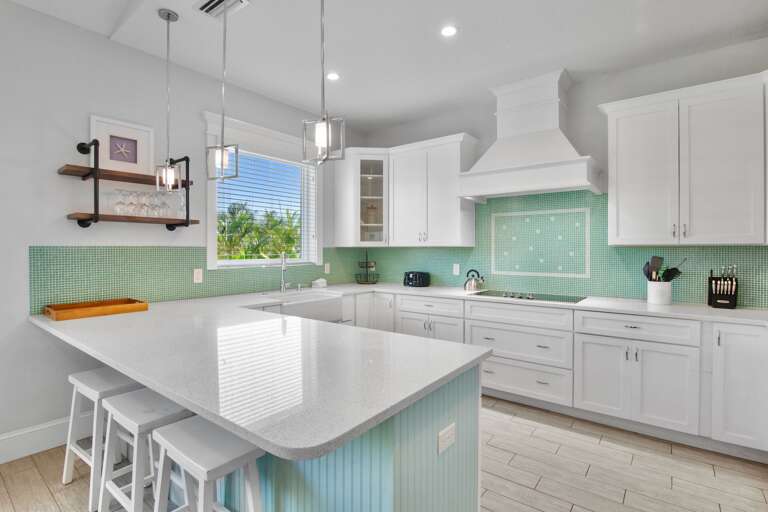 Fully Equipped Kitchen, Breakfast Bar