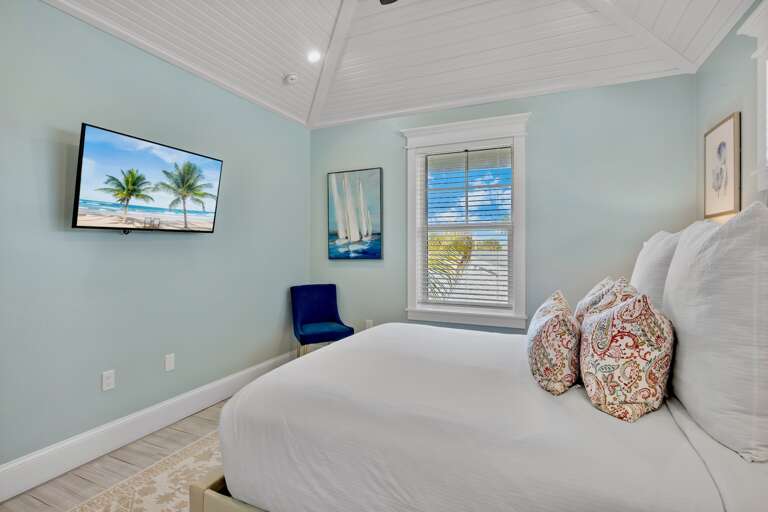 Fourth Bedroom, Queen