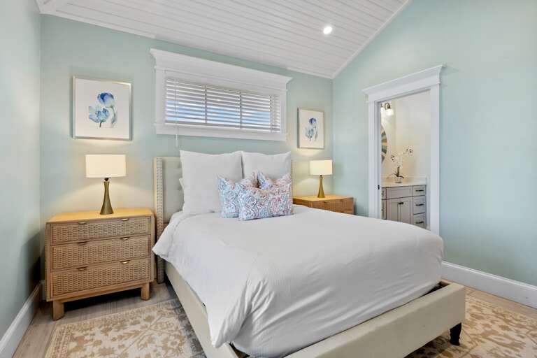 Fourth Bedroom, Queen