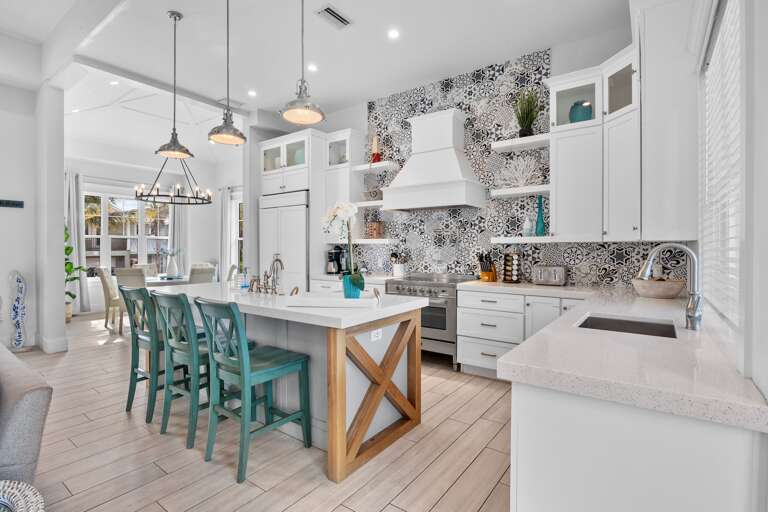 Kitchen and Breakfast bar