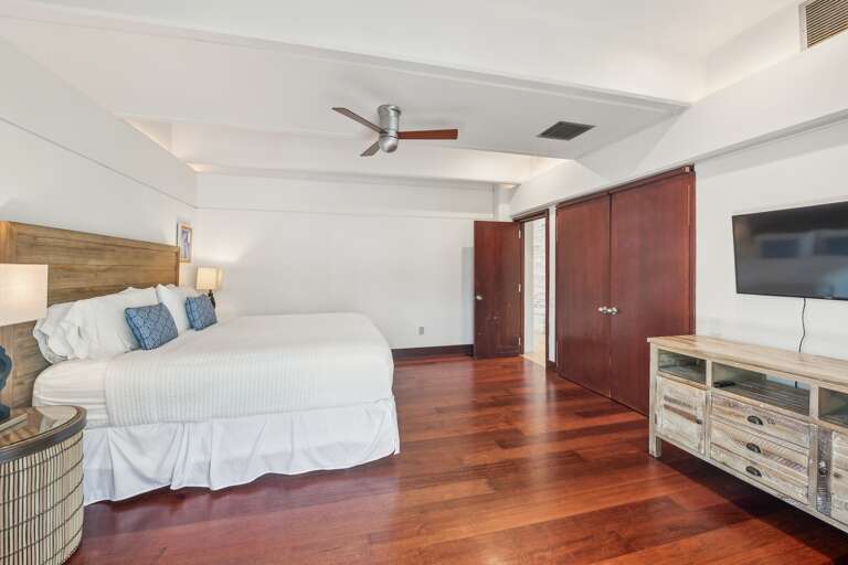 Sixth Bedroom, King