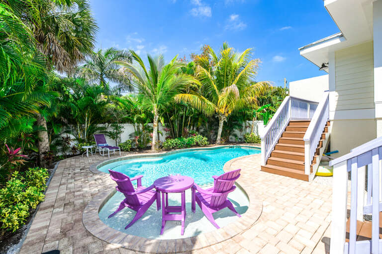 Pool Lounge