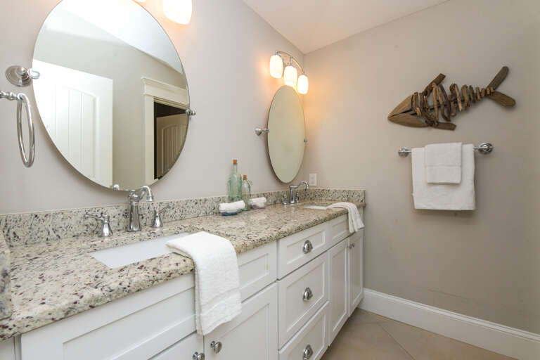 Dual Sink Ensuite Bathroom