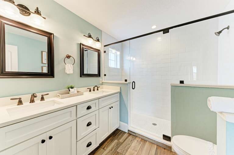 Living Area - Ensuite Bathroom with Walk-in Shower