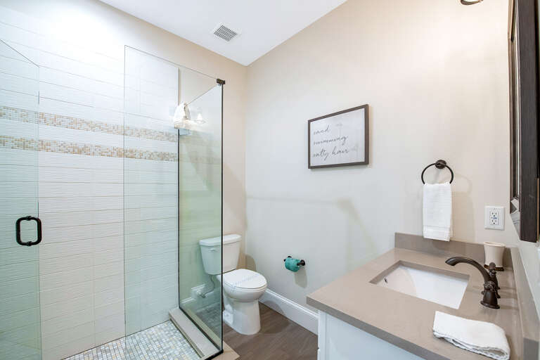 Minimalist Bath with Walk-in Shower