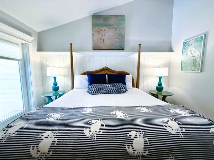 Primary Bedroom - King Bed - Main Floor