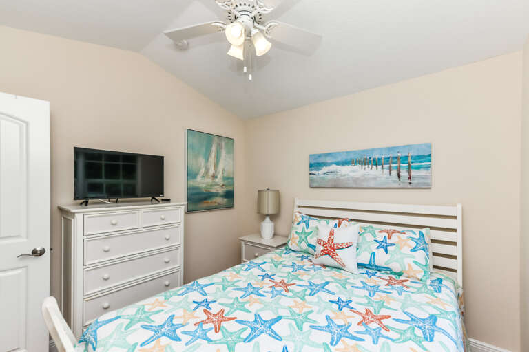 Second Bedroom - Queen Bed