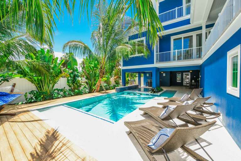 Private Pool and Lounge