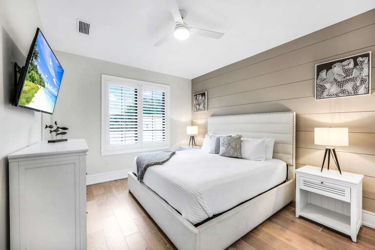 Queen Bedroom Space (2)