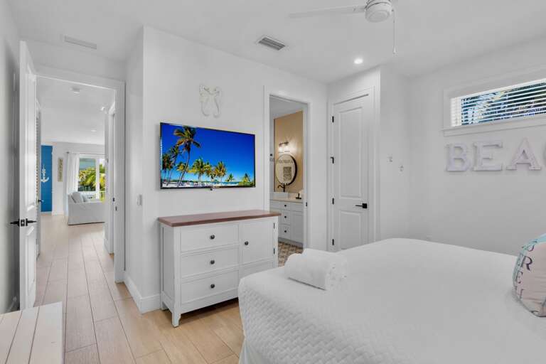 Primary Bedroom (2nd Floor), King bed