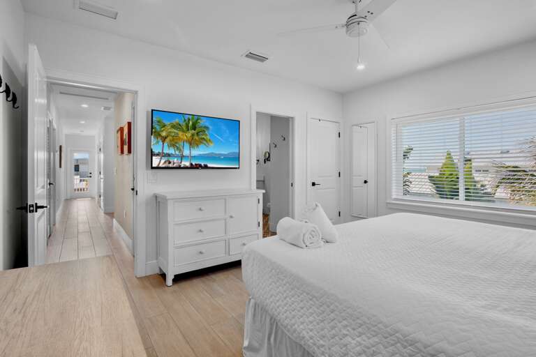 Third Bedroom (3rd Floor), King bed