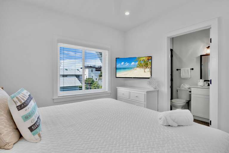 Fifth Bedroom (3rd Floor), King bed