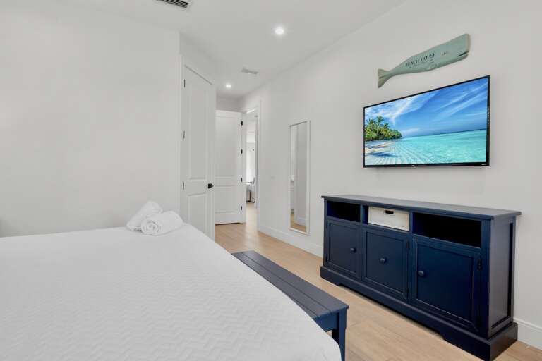 Second Bedroom (2nd Floor), King bed