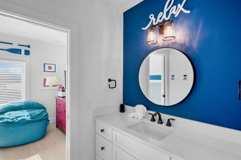 Jack-and-Jill bath with shower/tub combo