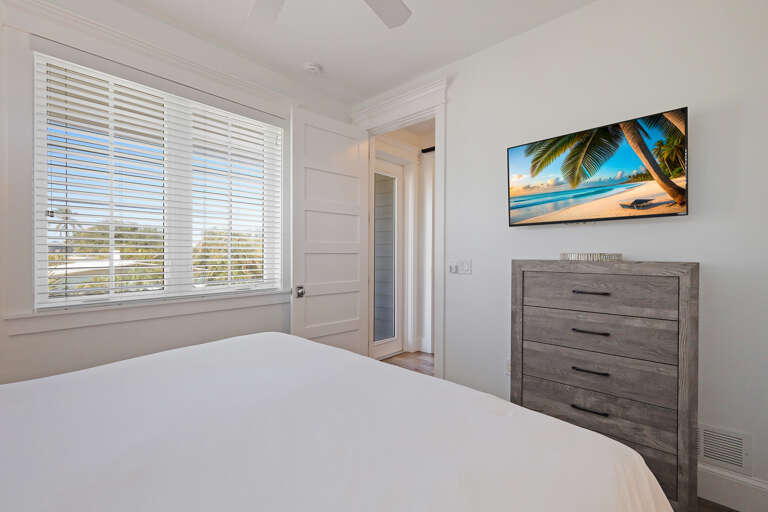 Bedroom Available - AMI Locals