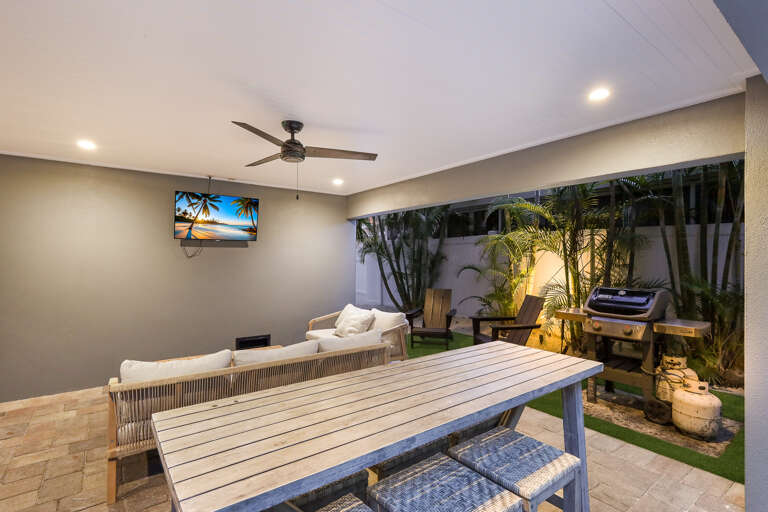 Outdoor Lounge - AMI Locals