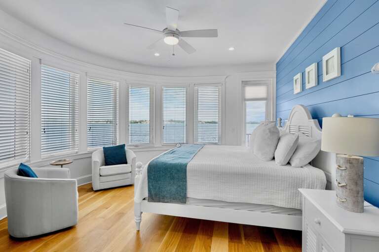 Primary Bedroom (3rd floor)- King bed