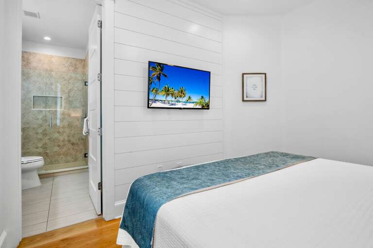 Second Bedroom (3rd floor) - King bed