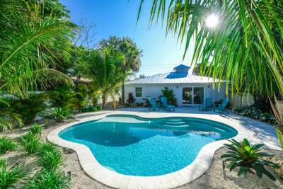 Private Pool - Walking on Sunshine by AMI Locals