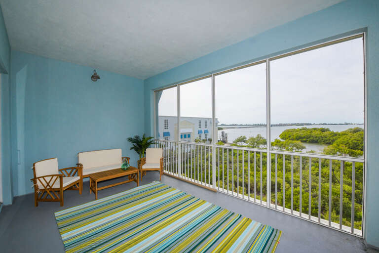Lanai, Lounge Area