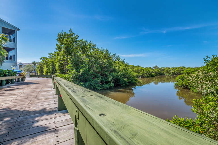 10-minute walk to the beach