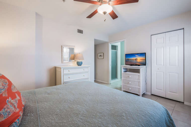 Primary Bedroom, Queen