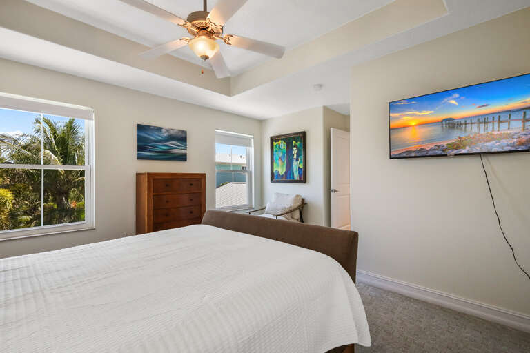 Third Bedroom, Queen