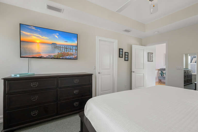 Second Bedroom, King