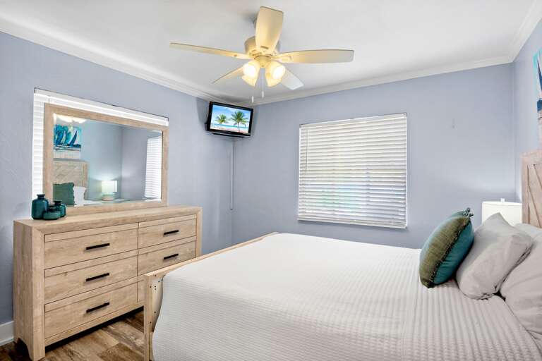 Second Bedroom - Queen