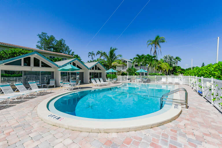 Coconuts Poolside - Complex Pool