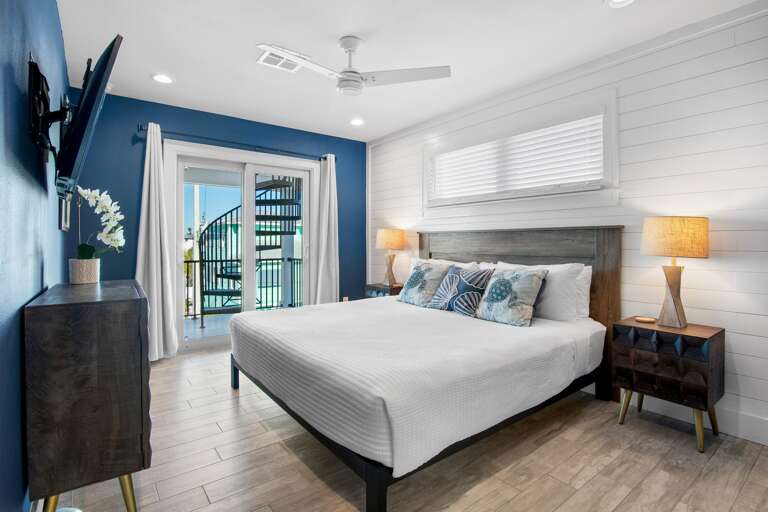 Primary Bedroom (3rd floor), King bed